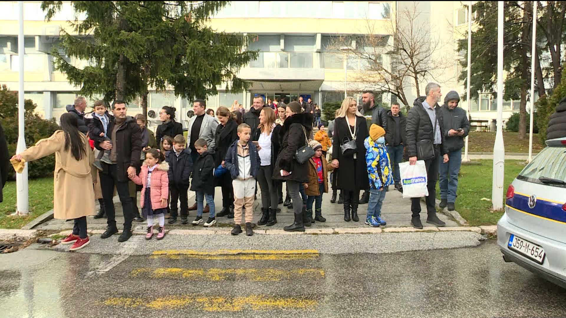 Sindikat DKPT-a BiH darovao paketiće Udruženju Dajte nam šansu